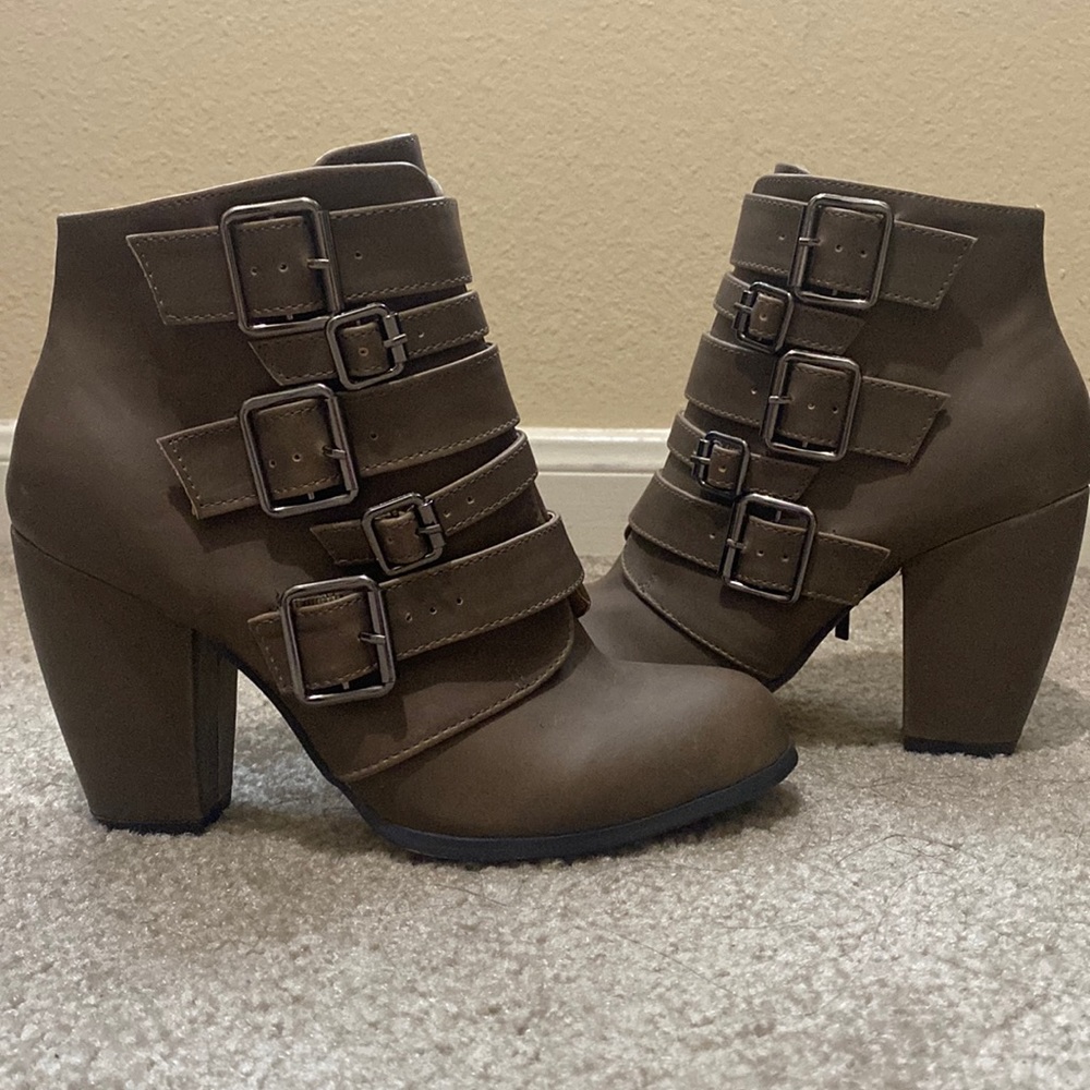 Light Tan Ankel Boots